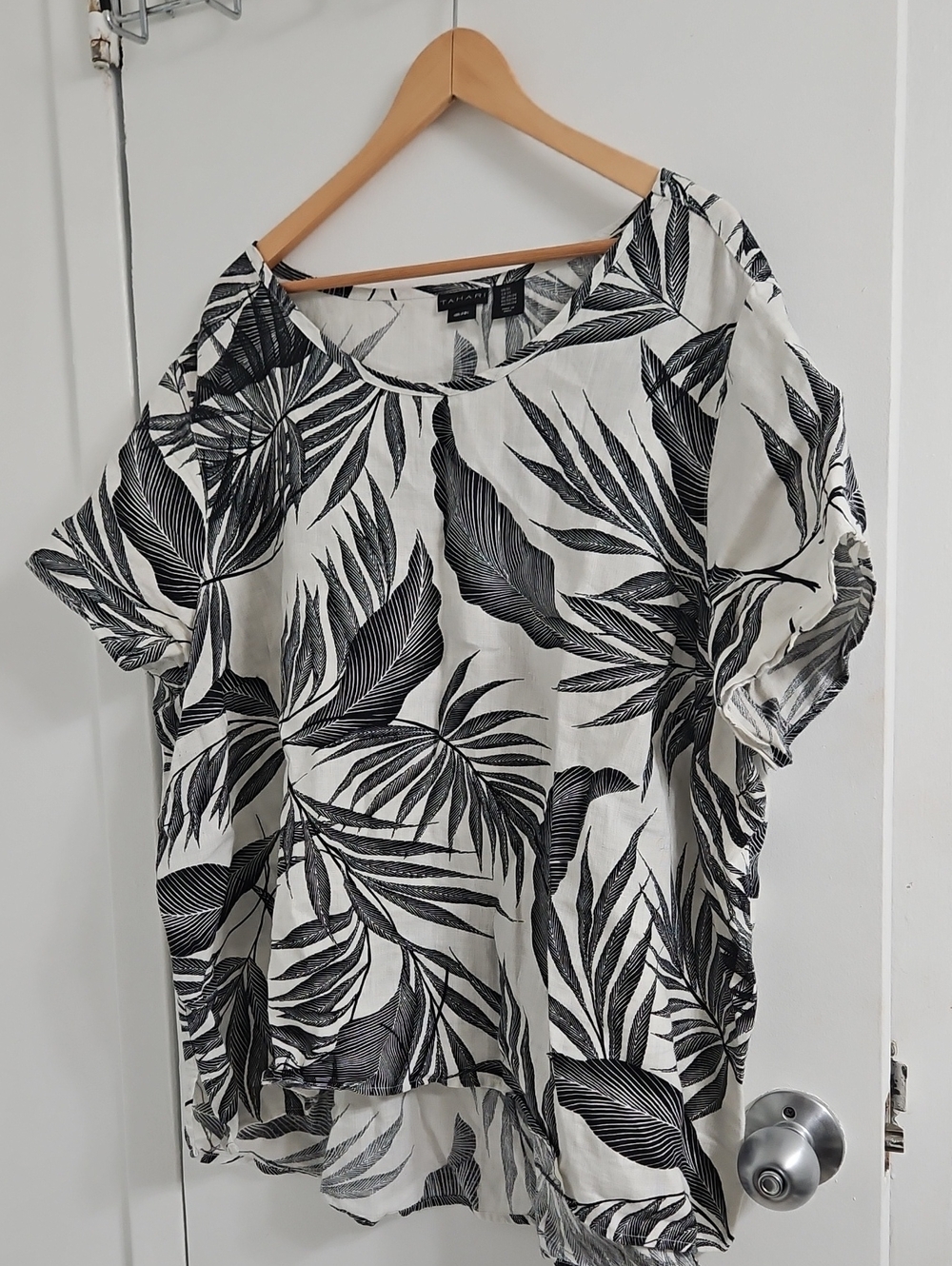 Tahari Black & White Tropical Leaf Linen  Short Sleeve Top Tahari 3X